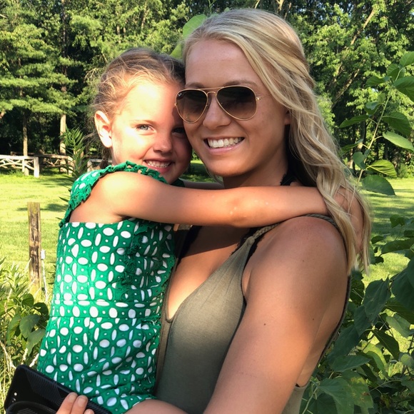 Meet your Posher, Danielle - Picture 1 of 1